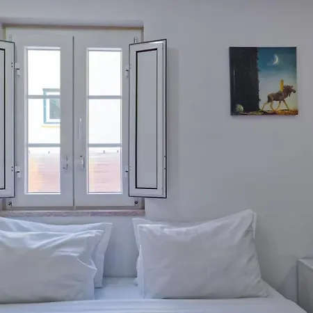 Cozy & Modern Retreat In ליסבון